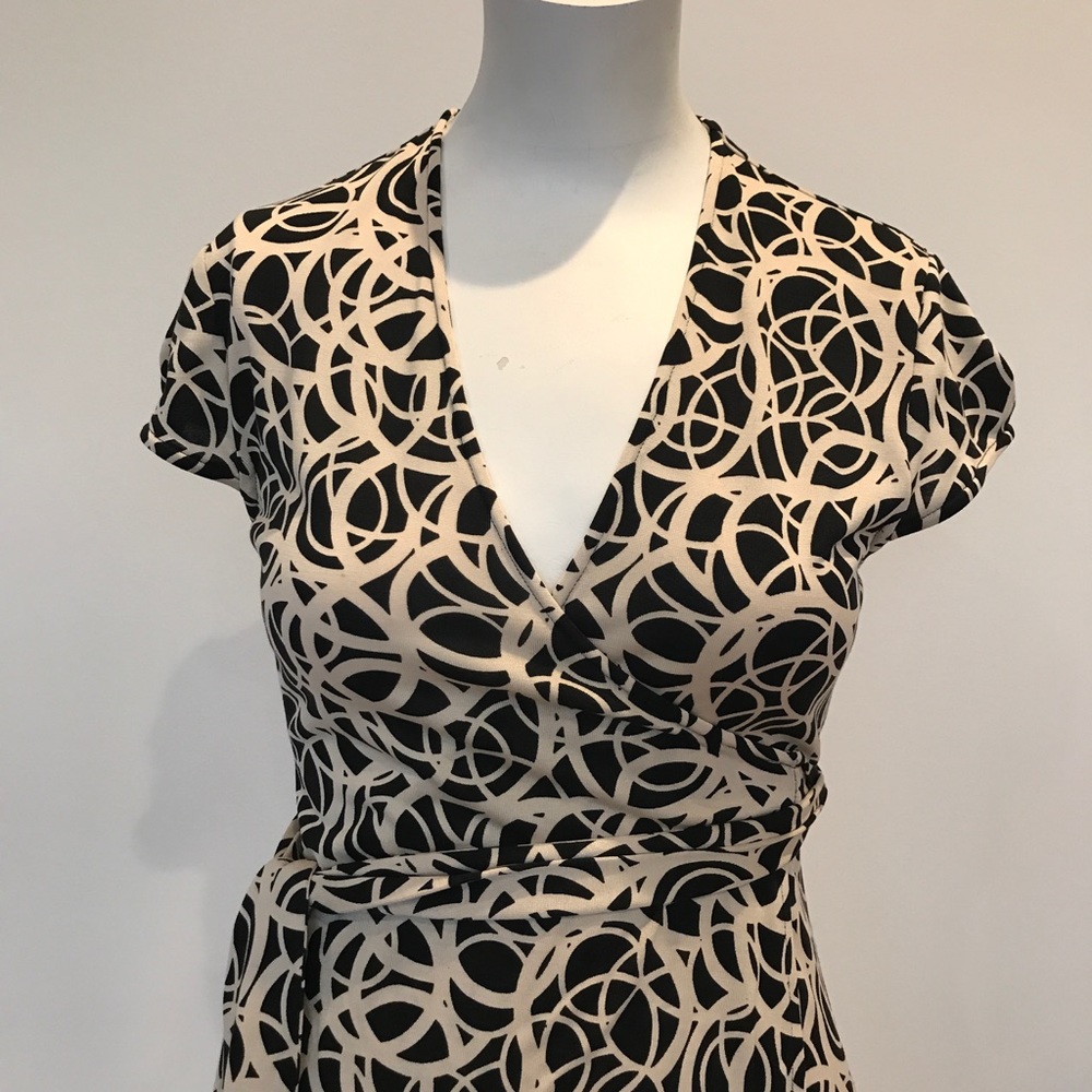 Diane Von Furstenberg classic wrap dress size 2